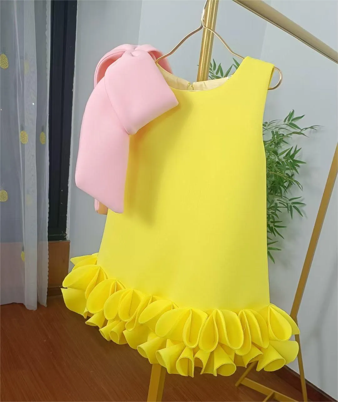 Big bow lace girl princess dress for Birthday party clothes Other colors can be customized