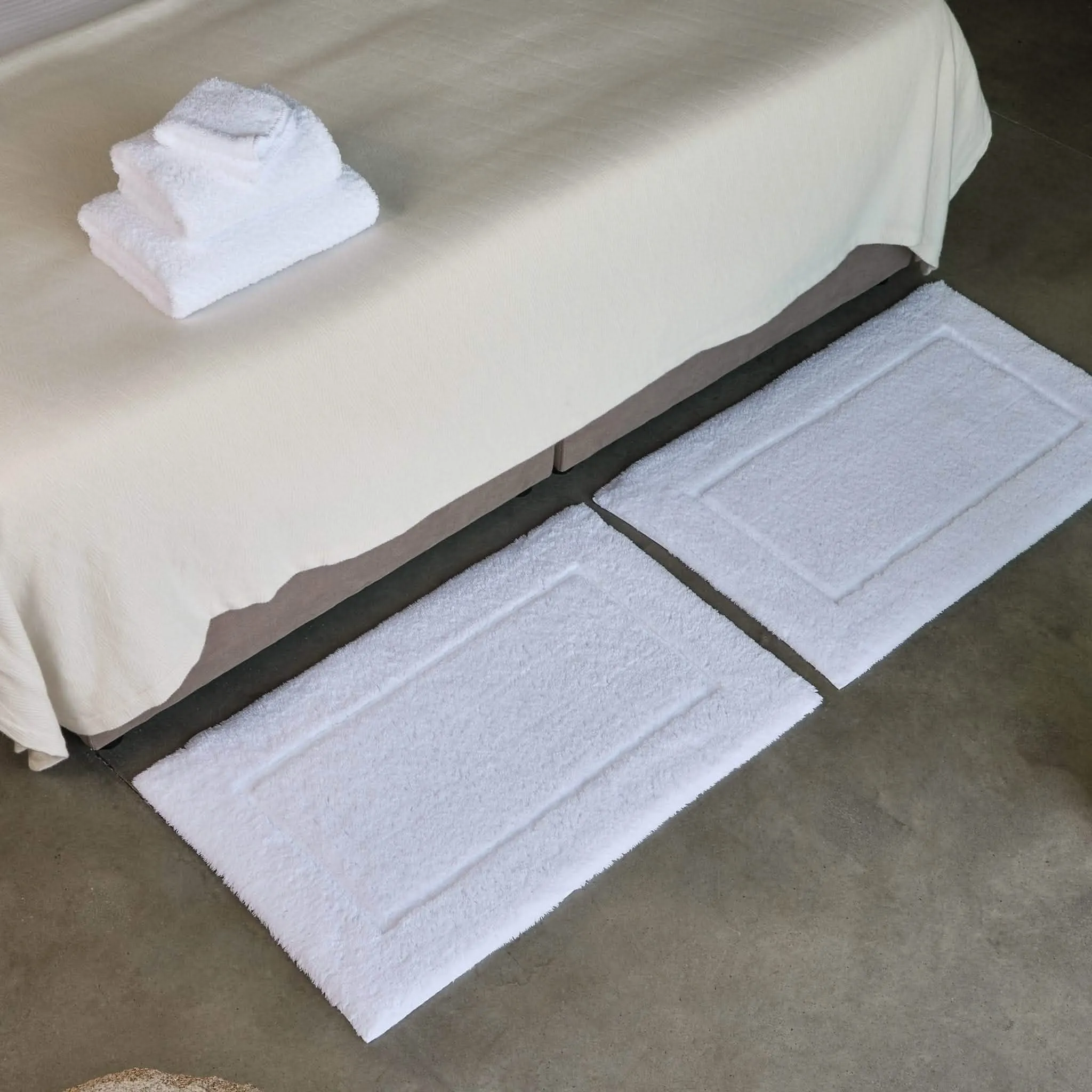 Must Bath Rug (27 x 47" | 70 x 120 cm)