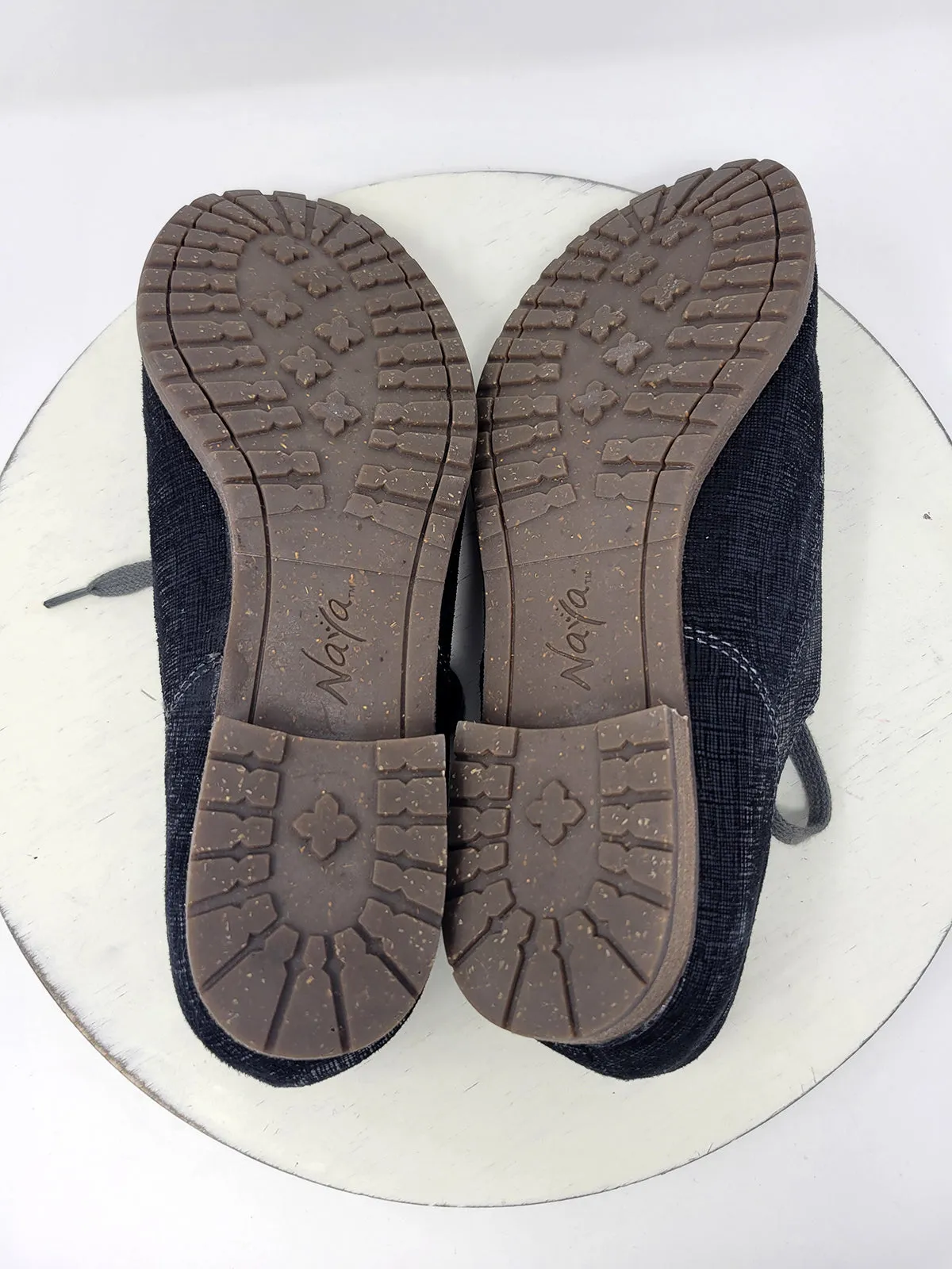 Naya Size 9 Black Crosshatch Shoes NWOB