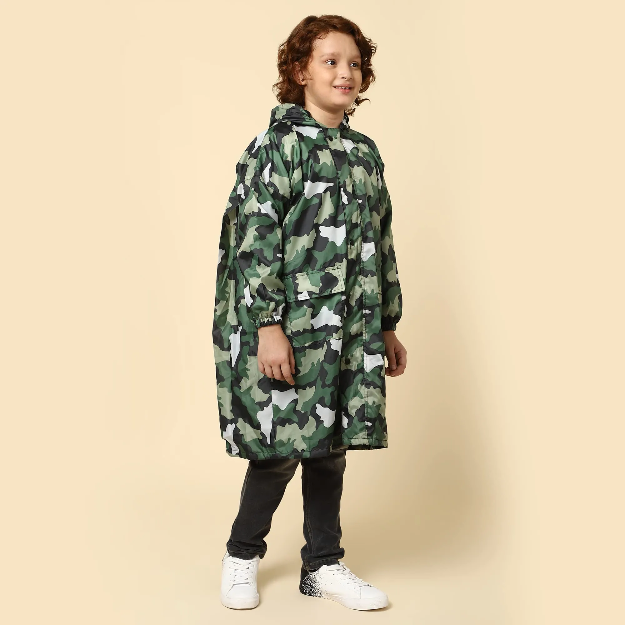 THE CLOWNFISH Cannon Series Kids Waterproof Nylon Double Coating Reversible Longcoat with Hood and Reflector Logo at Back. Printed Plastic Pouch. Kid Age-10-11 years (Green Camo)